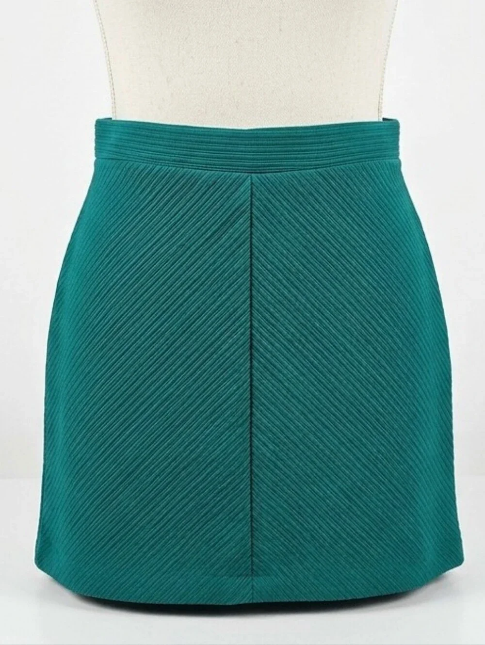 NWOT Green Ribbed Textured Mini Skirt - High-Waisted Chevron Knit Small